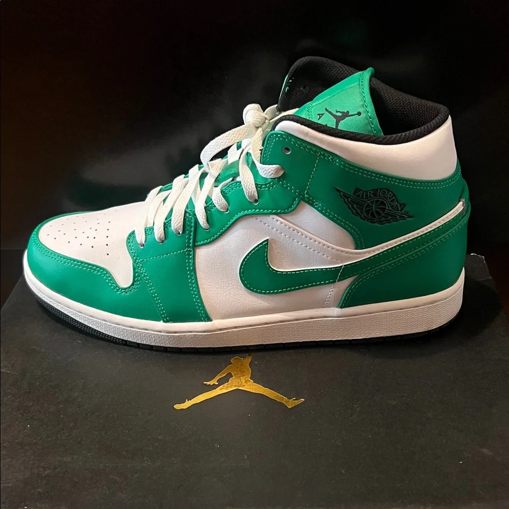 Air Jordan 1 Mid (Green Black & White) - Picture 1 of 7
